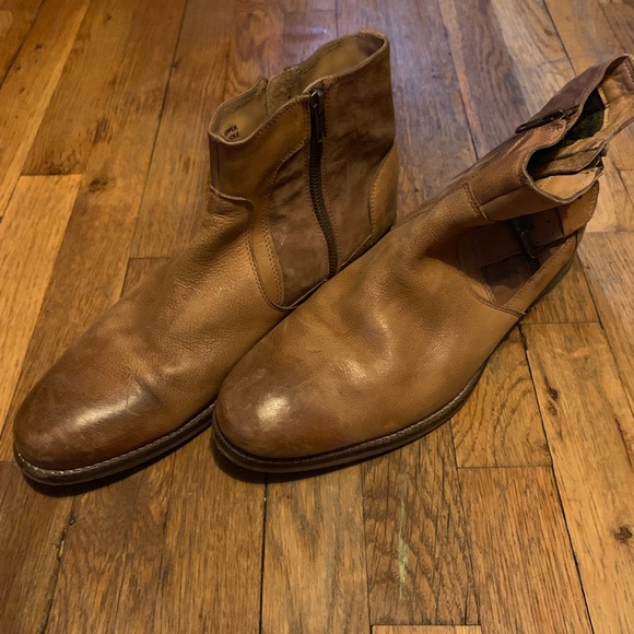 Casual boots in great condition. Size 10 - Picture 6 of 6